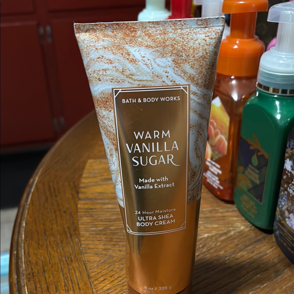 Bath & Body Works Warm Vanilla Sugar Ultra Shea Body Cream Moisturizer.